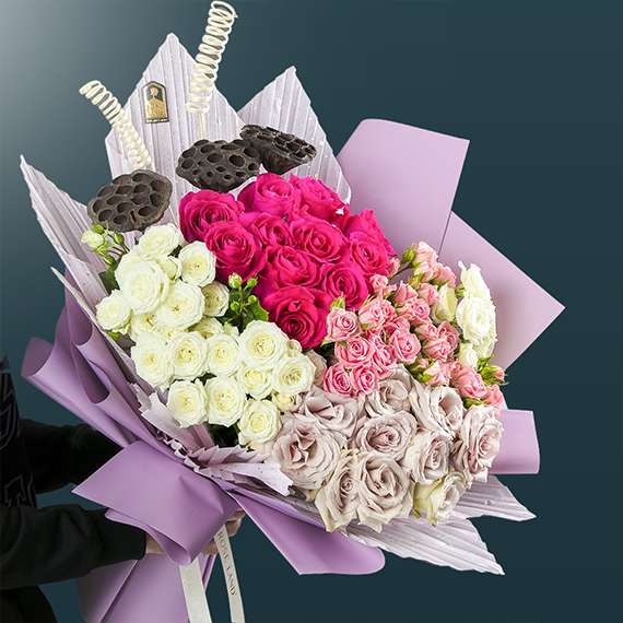 باقات ورد ملونة